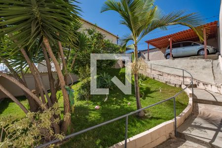 Casa à venda com 350m², 2 quartos e 3 vagas Casa à venda com 350m², 2 quartos e 3 vagasQuintal