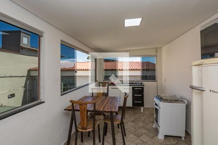 Casa à venda com 350m², 2 quartos e 3 vagas Casa à venda com 350m², 2 quartos e 3 vagasKitnet