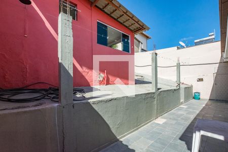 Casa à venda com 350m², 2 quartos e 3 vagas Casa à venda com 350m², 2 quartos e 3 vagasQuintal