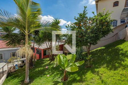 Casa à venda com 350m², 2 quartos e 3 vagas Casa à venda com 350m², 2 quartos e 3 vagasQuintal