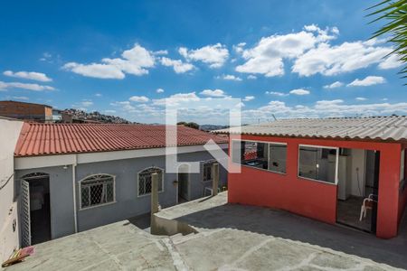 Casa à venda com 350m², 2 quartos e 3 vagas Casa à venda com 350m², 2 quartos e 3 vagasQuintal