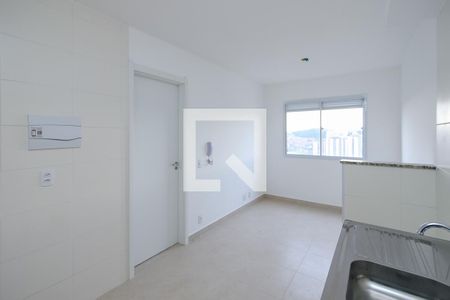 Sala/Cozinha de apartamento à venda com 2 quartos, 27m² em Jardim Mirante, São Paulo