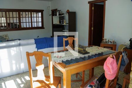 Sala de casa à venda com 6 quartos, 539m² em Itaipu, Niterói