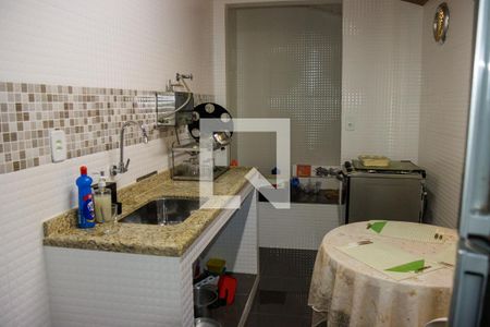 Casa à venda com 539m², 6 quartos e 4 vagas Casa à venda com 539m², 6 quartos e 4 vagasCozinha