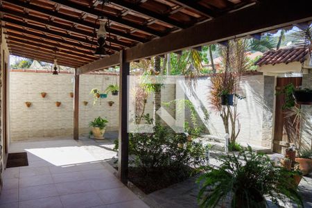 Casa à venda com 539m², 6 quartos e 4 vagas Casa à venda com 539m², 6 quartos e 4 vagasÁrea Externa