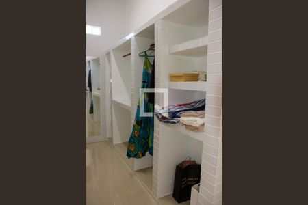 Casa à venda com 539m², 6 quartos e 4 vagas Casa à venda com 539m², 6 quartos e 4 vagasCloset Quarto 6