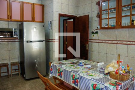 Casa à venda com 539m², 6 quartos e 4 vagas Casa à venda com 539m², 6 quartos e 4 vagasCozinha