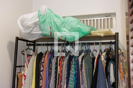 Casa à venda com 539m², 6 quartos e 4 vagas Casa à venda com 539m², 6 quartos e 4 vagasCloset