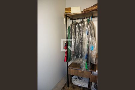 Casa à venda com 539m², 6 quartos e 4 vagas Casa à venda com 539m², 6 quartos e 4 vagasCloset