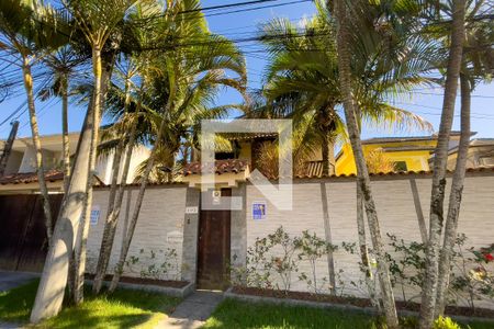 Casa à venda com 539m², 6 quartos e 4 vagas Casa à venda com 539m², 6 quartos e 4 vagasFachada