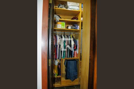 Casa à venda com 539m², 6 quartos e 4 vagas Casa à venda com 539m², 6 quartos e 4 vagasCloset