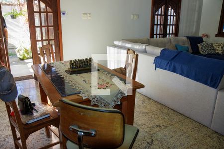 Sala de casa à venda com 6 quartos, 539m² em Itaipu, Niterói