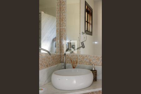 Casa à venda com 539m², 6 quartos e 4 vagas Casa à venda com 539m², 6 quartos e 4 vagasBanheiro Quarto 6