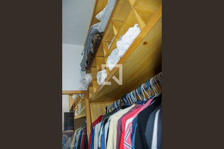 Casa à venda com 539m², 6 quartos e 4 vagas Casa à venda com 539m², 6 quartos e 4 vagasCloset