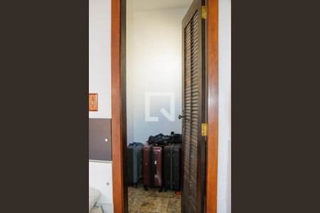 Casa à venda com 539m², 6 quartos e 4 vagas Casa à venda com 539m², 6 quartos e 4 vagasCloset