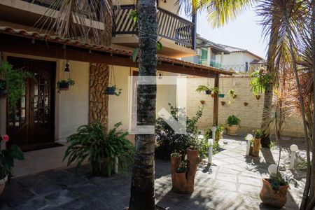 Casa à venda com 539m², 6 quartos e 4 vagas Casa à venda com 539m², 6 quartos e 4 vagasÁrea Externa