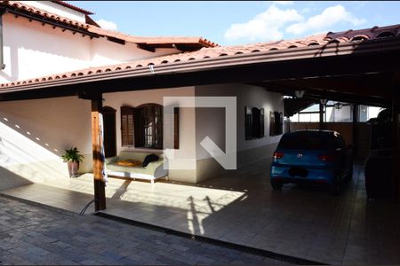 Casa à venda com 200m², 3 quartos e 5 vagasEntrada -Garagem
