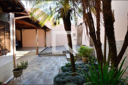 Casa à venda com 200m², 3 quartos e 5 vagasEntrada -Jardim