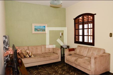 Sala de casa à venda com 3 quartos, 200m² em Cachoeirinha, Belo Horizonte
