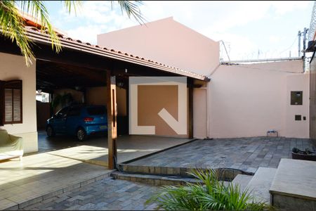 Casa à venda com 200m², 3 quartos e 5 vagasEntrada-garagem