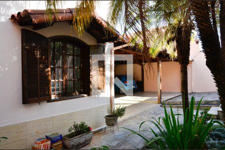 Casa à venda com 200m², 3 quartos e 5 vagasEntrada -Jardim