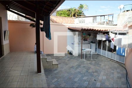 Casa à venda com 200m², 3 quartos e 5 vagasArea de serviço
