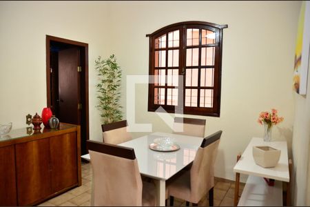 Casa à venda com 200m², 3 quartos e 5 vagasCopa