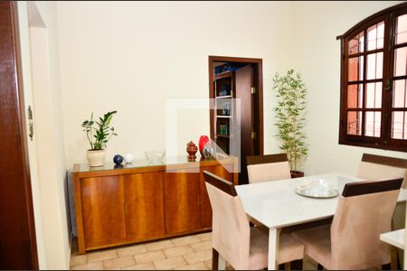 Casa à venda com 200m², 3 quartos e 5 vagasCopa