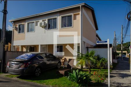 Casa de condomínio à venda com 112m², 3 quartos e 2 vagasFachada