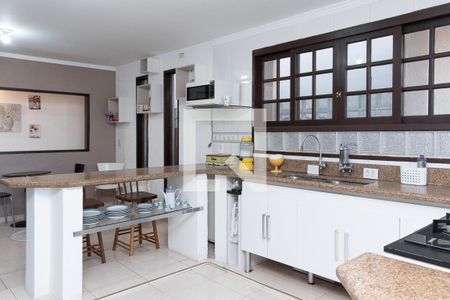 Casa à venda com 300m², 4 quartos e 4 vagas Casa à venda com 300m², 4 quartos e 4 vagasCozinha