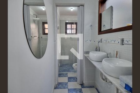 Casa à venda com 300m², 4 quartos e 4 vagas Casa à venda com 300m², 4 quartos e 4 vagasBanheiro da Suíte 1