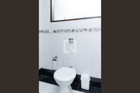 Casa à venda com 300m², 4 quartos e 4 vagas Casa à venda com 300m², 4 quartos e 4 vagasBanheiro 1