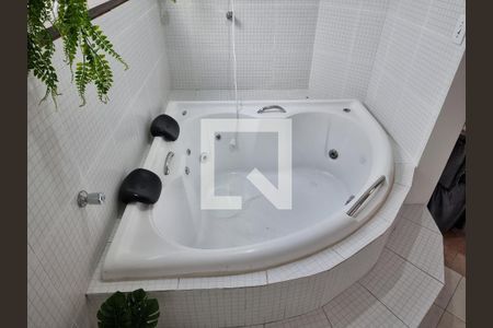 Casa à venda com 300m², 4 quartos e 4 vagas Casa à venda com 300m², 4 quartos e 4 vagasBanheiro da Suíte 1