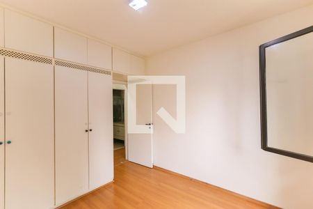 Apartamento à venda com 195m², 4 quartos e 3 vagasQuarto 2