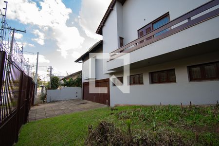Casa à venda com 670m², 4 quartos e 6 vagas Casa à venda com 670m², 4 quartos e 6 vagaspátio lateral