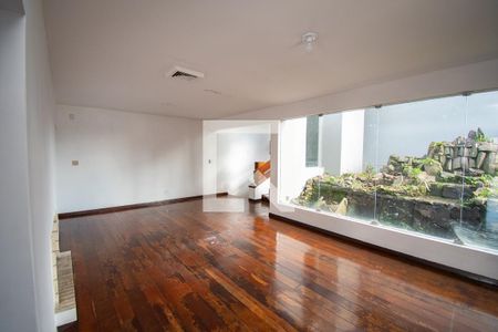 Casa à venda com 670m², 4 quartos e 6 vagas Casa à venda com 670m², 4 quartos e 6 vagassala