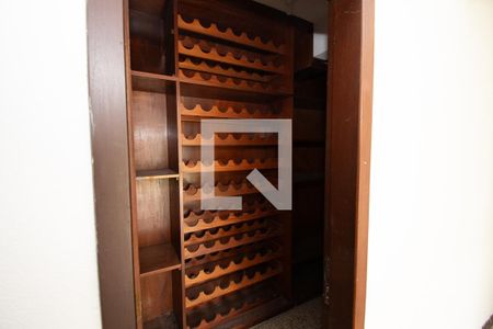 Casa à venda com 670m², 4 quartos e 6 vagas Casa à venda com 670m², 4 quartos e 6 vagasadega