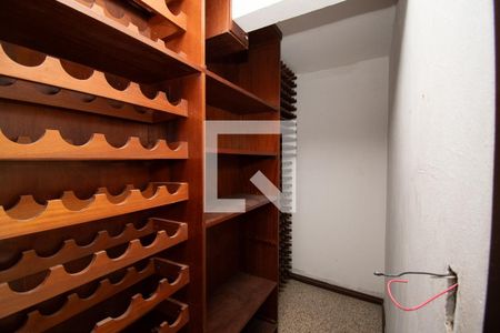 Casa à venda com 670m², 4 quartos e 6 vagas Casa à venda com 670m², 4 quartos e 6 vagasadega