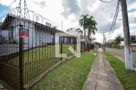 Casa à venda com 670m², 4 quartos e 6 vagas Casa à venda com 670m², 4 quartos e 6 vagasFachada