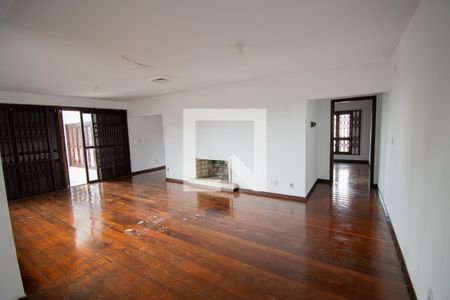 Casa à venda com 670m², 4 quartos e 6 vagas Casa à venda com 670m², 4 quartos e 6 vagassala