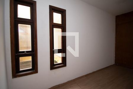 Casa à venda com 670m², 4 quartos e 6 vagas Casa à venda com 670m², 4 quartos e 6 vagassala