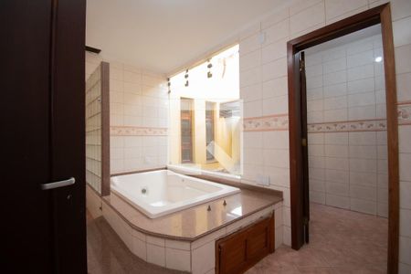 Casa à venda com 670m², 4 quartos e 6 vagas Casa à venda com 670m², 4 quartos e 6 vagasquarto 4 suíte