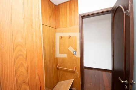 Casa à venda com 670m², 4 quartos e 6 vagas Casa à venda com 670m², 4 quartos e 6 vagasbanheiro