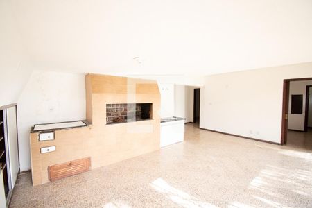 Casa à venda com 670m², 4 quartos e 6 vagas Casa à venda com 670m², 4 quartos e 6 vagasárea da churrasqueira