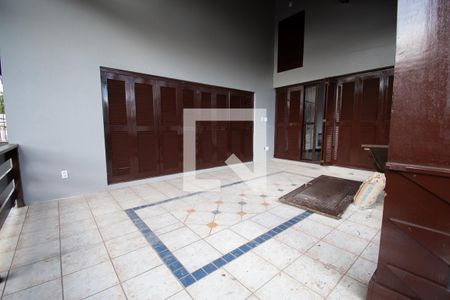 Casa à venda com 670m², 4 quartos e 6 vagas Casa à venda com 670m², 4 quartos e 6 vagasvaranda