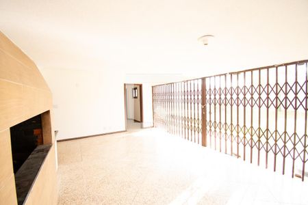 Casa à venda com 670m², 4 quartos e 6 vagas Casa à venda com 670m², 4 quartos e 6 vagasárea da churrasqueira