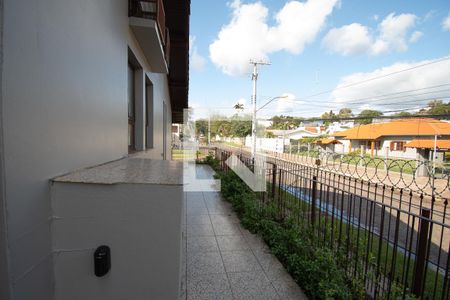 Casa à venda com 670m², 4 quartos e 6 vagas Casa à venda com 670m², 4 quartos e 6 vagaslateral