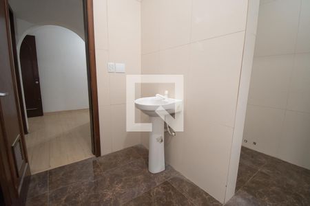 Casa à venda com 670m², 4 quartos e 6 vagas Casa à venda com 670m², 4 quartos e 6 vagasBanheiro