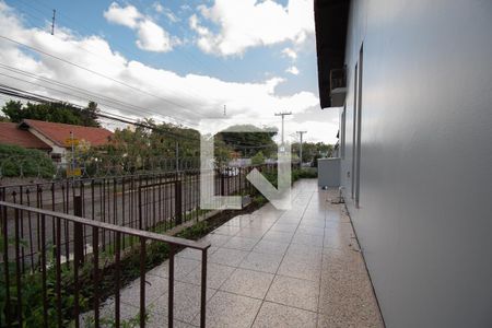 Casa à venda com 670m², 4 quartos e 6 vagas Casa à venda com 670m², 4 quartos e 6 vagasvista lateral