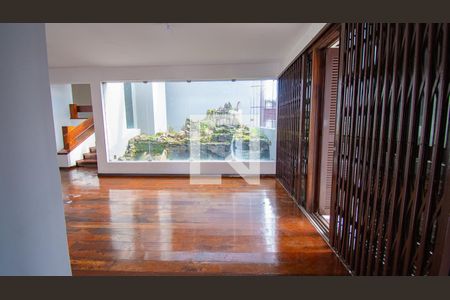 Casa à venda com 670m², 4 quartos e 6 vagas Casa à venda com 670m², 4 quartos e 6 vagassala